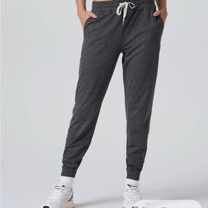 Vuori Gray Heather Crewneck Pullover